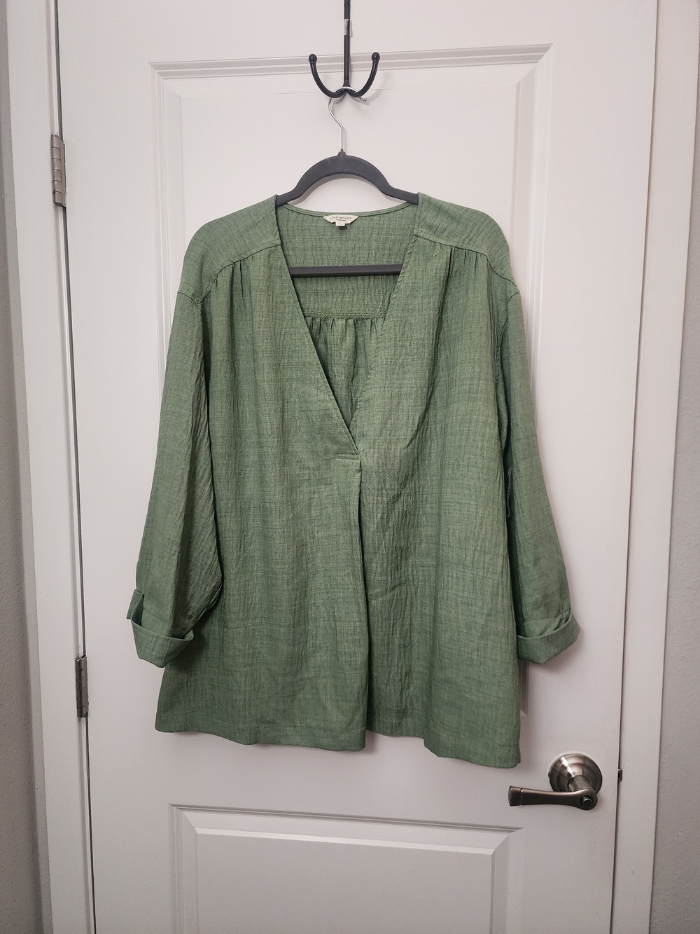 5/$30 Max Studio Sage Green V-Neck Tunic